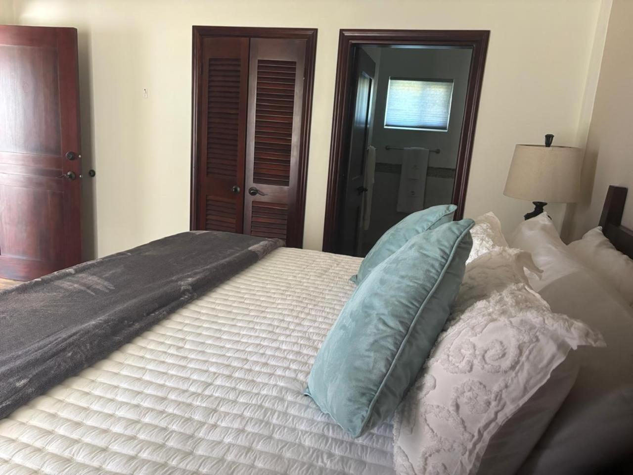 Ashton Court Belize 호텔 벨리즈 시티 외부 사진